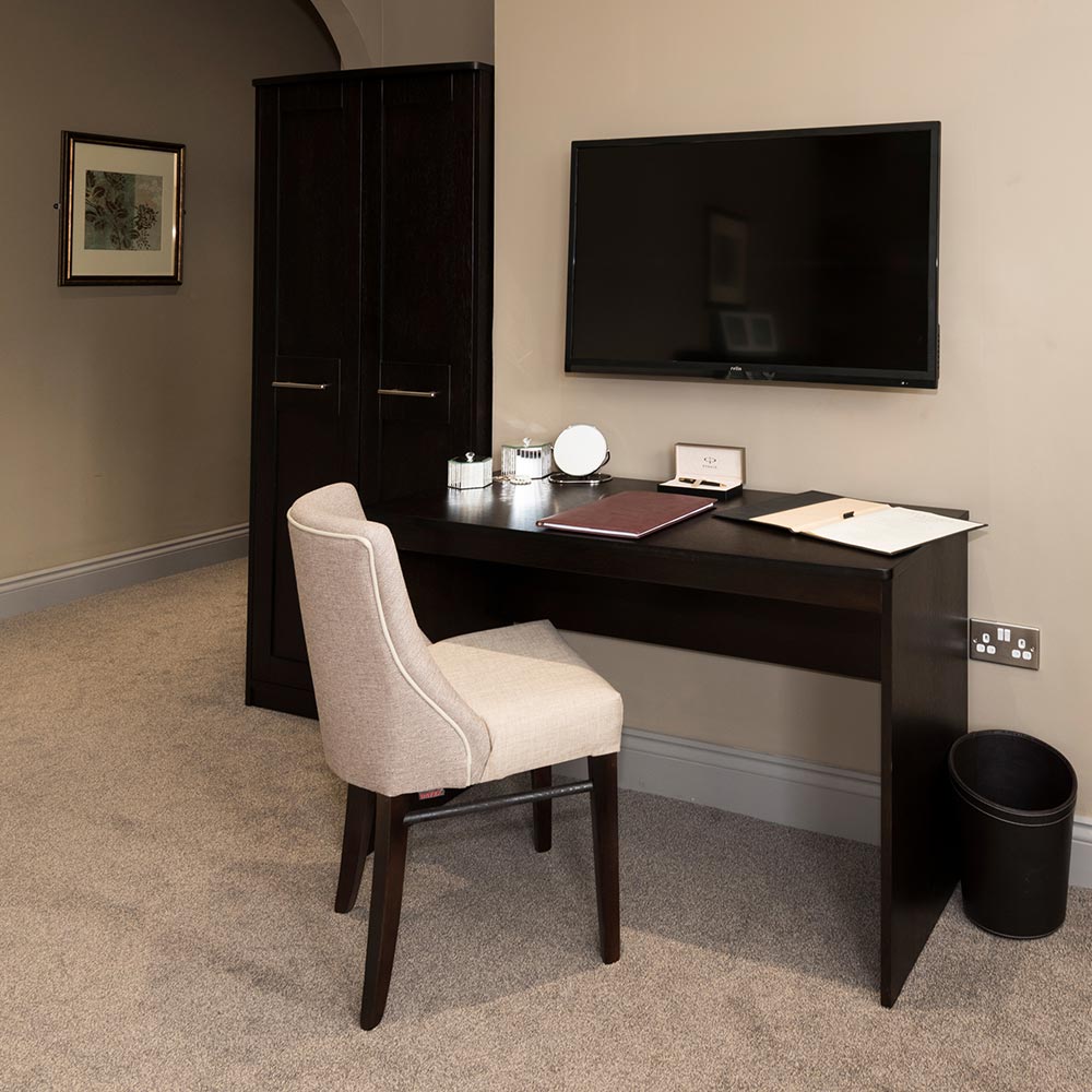 Leyton-Side-Lifestyle