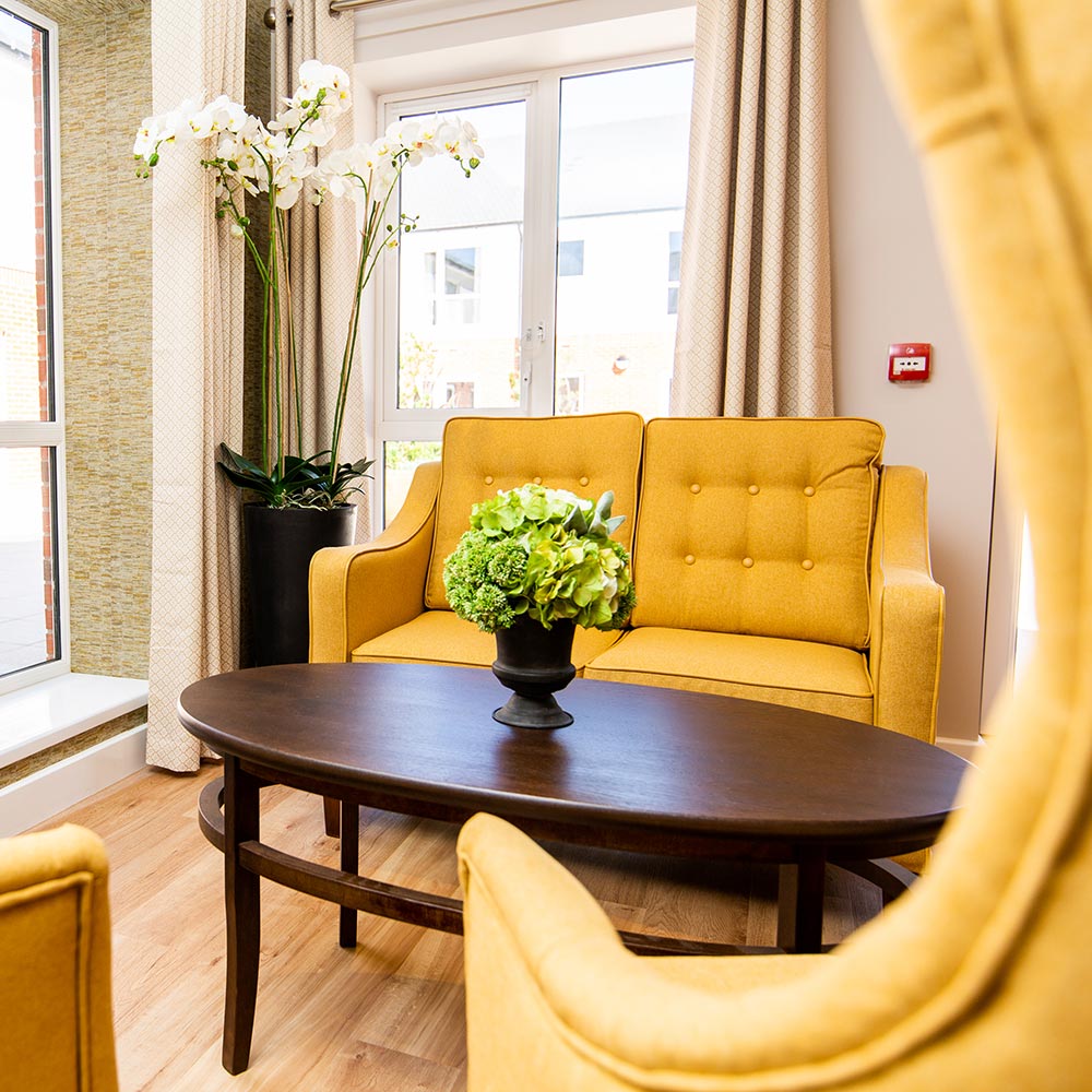 Allora-Oval-Lifestyle