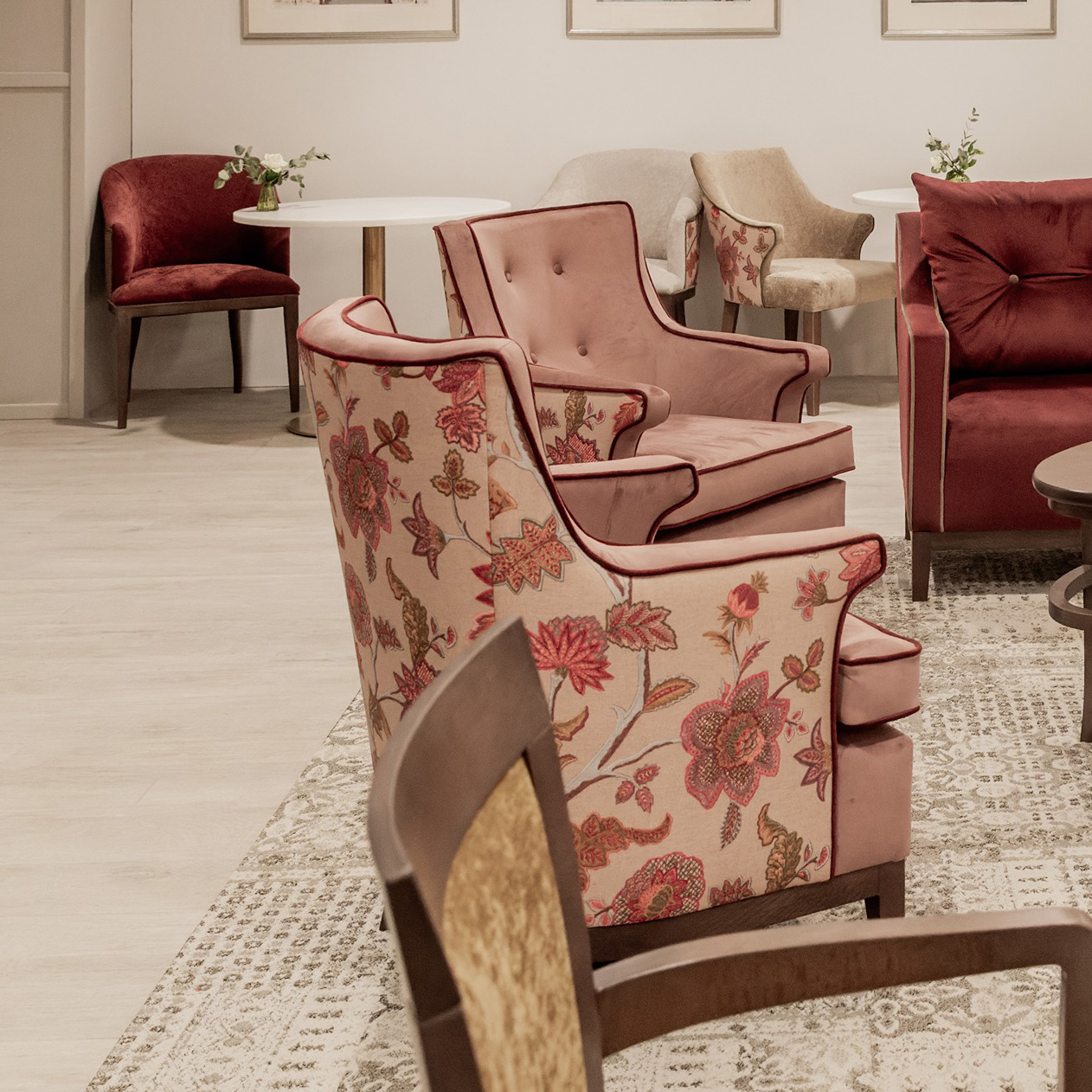 Nightingale Cafe Lifestyle - Kensington medium back